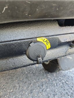 VW Golf II zelená - 11