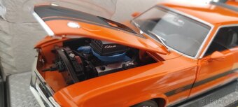 Modely aut 1/24 - M2 Machines - 11