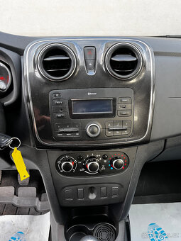 Dacia Sandero 1.0 66kw, 73 200KM r. 2018 - 11