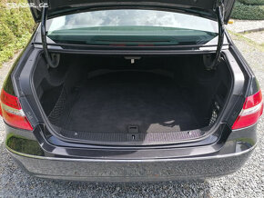 Mercedes-Benz E250 CDI Avantgarde - 11