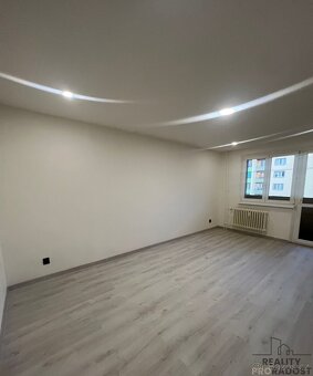 Moderně zrekonstruovaný byt 2+1, 56 m² s balkonem - 11