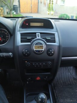 Renault Mégane combi 1.6 16v r.v.4/2006 - 11
