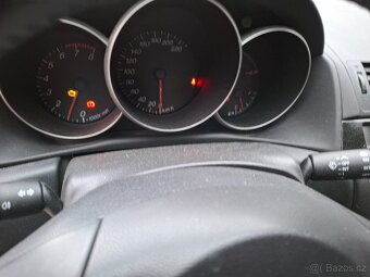 Mazda 3 1.4i 62 kw Klima Model 2005//Na Opravu/// - 11