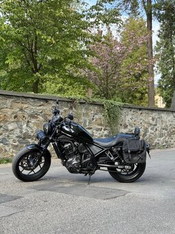 Honda Rebel 1100 (2023, manuál) – záruka, top stav, doplňky - 11
