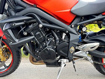 Triumph Street Triple 675 R 78KW - 24 tis. KM, ČR, r. 2010 - 11