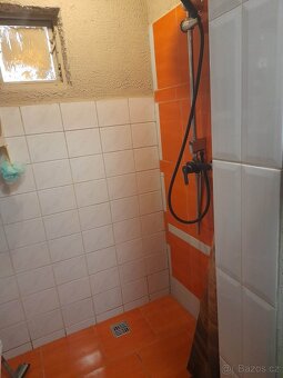 Byt 3+kk v prvním patře vesnického domu se zahradou - 11