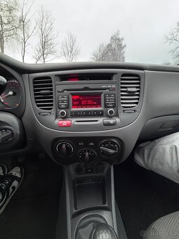 Kia Rio 1.4i 16V 2011 - 11