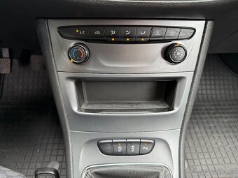 Opel Astra K kombi, rok 2018, benzín, 174.450 km, 1. majitel - 11