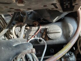 Kompletní dieselový motor na Mercedes W114 - 11