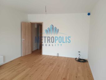 Moderní 1+kk s terasou, předzahrádkou a parkováním – novosta - 11