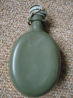 Vojenské oblečení + vojenská čutora - 11