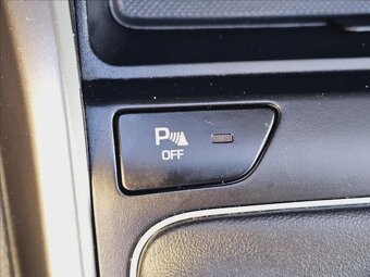 HYUNDAI I30 COMBI 1.6 CRDI 2016 81 kW TRIKOLOR WEEKEND - 11