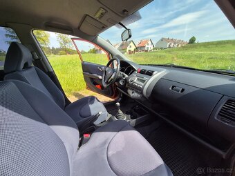 Honda Jazz 1.3 57kW + plus zimní pneu - 11