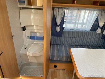 Hobby de luxe 400, 4 osoby, EL.POJEZD, bojler, pevná postel - 11