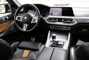 BMW X6 M Competition z roku 2021 - 11