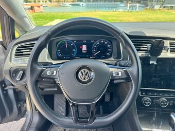 Volkswagen e-Golf - 11