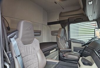 MAN TGX 35.580 BL - 8x4 – Valník + HR-HIAB 54 t/m + JIB – EU - 11
