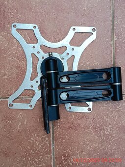 Držák na televizi. - 11