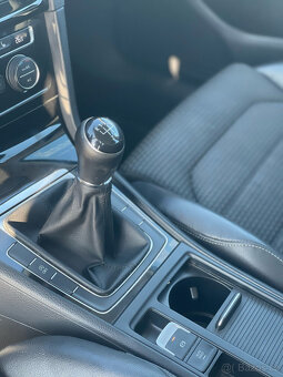 VOLKSWAGEN GOLF 1.6TDi VÝBAVA - 11