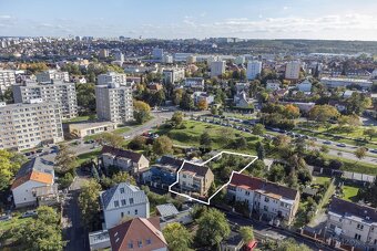 Prodej rodinného domu s investičním potenciálem v Praze Mich - 11