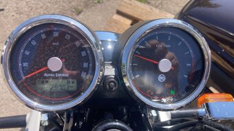 Royal Enfield Interceptor INT 650 - 11