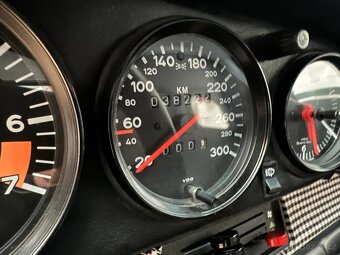 Porsche 911 Carrera z roku 1988 - 11
