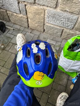 Cyklistické helmy - různé velikosti a motivy - 11