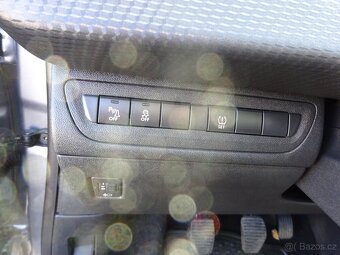 Peugeot 2008 1.4 HDI r.v.2015 (50 kw) Koupeno v ČR - 11