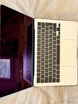 MacBook Air 13” M3 CZ 2024 Hvězdně Bílý - 11