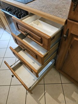 Masivní kuchyňská linka z Německa se spotřebiči - 11