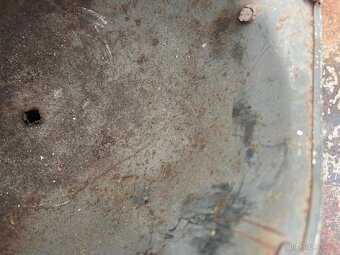 Vojenská helma . - 11