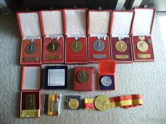 Stare sportovni medaile a oceneni CSR-RAGBY 60.-70.- leta. - 11