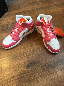 Boty NIKE AIR JORDAN 1MID(GS) velikosti 38.5 EUR - 11
