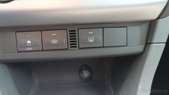 FORD FOCUS kombi 1.6i-74KW-benzín - 11