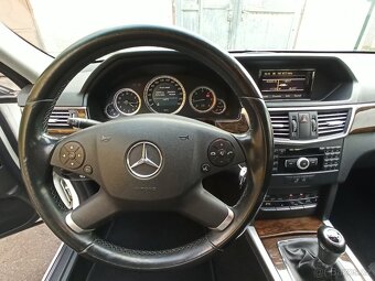 MERCEDES E220CDi W212 - 11/2010 - MANUÁL - PĚKNÝ- BEZ KOROZE - 11
