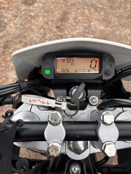 Aprilia 125 SX – TOP stav, r. 2024, plná servisní historie - 11