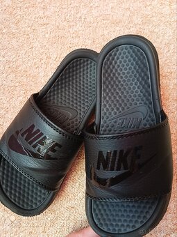 Pantofle zn."NIKE" vel."32" - 11