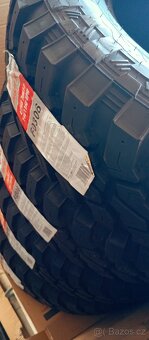 Toyota Hilux 265/70 R17 250km najeto,jako NOVÉ 4x4 M/T M+S - 11