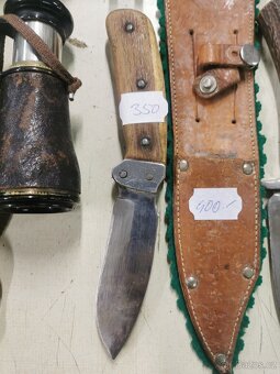 Plynová pistole, nože, divadelní kukátka. - 11