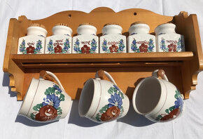 Závěsná Police + 6x Kořenka + 3x Hrnek Porcelán - 11