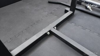 Lavice na bench press - 11