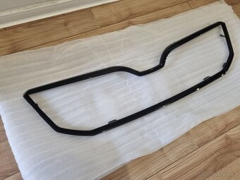 PREDNI MASKA OCTAVIA 3 / 3FL / 4 RAMECEK GRILU MASKY CERNY - 11