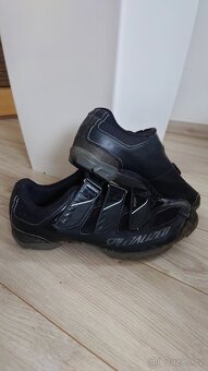 Specialized tretry velikost 39 - 11