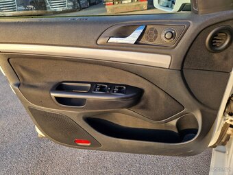 ŠKODA OCTAVIA COMBI - 11