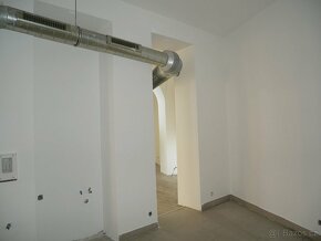 Pronájem obchodního prostoru 127m2 v centru města - 11