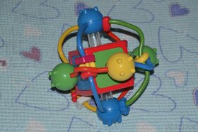 kostky Lamaze navlékací kroužky vkládačka modelína - 11