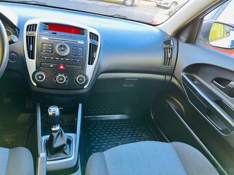 KIA CEED 1.6 i BENZÍN 6 RYCHLOSTÍ 97 800 Km - 11