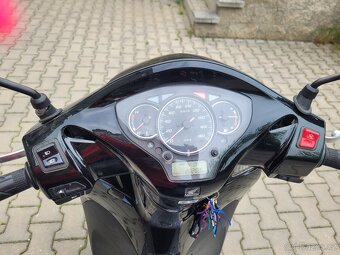 Honda SH 300i - 11