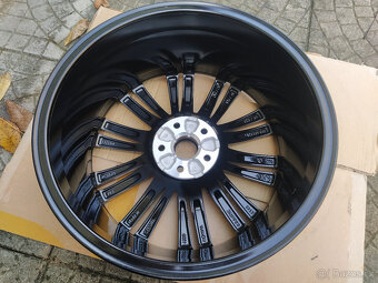 NOVÁ ALU ORIGINÁL ŠKODA SUPERB 3 R19 CANOPUS BLACK - 11