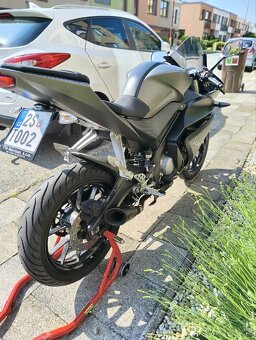 Yamaha YZF-R125 - 11